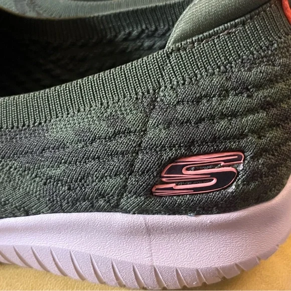 NWT Sz 12- sketchers wide fit memory foam. Army green with pattern - Picture 3 of 6